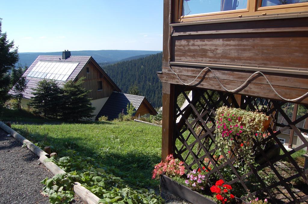 Berggasthaus & Pension Schoene Aussicht Klingenthal Exterior foto