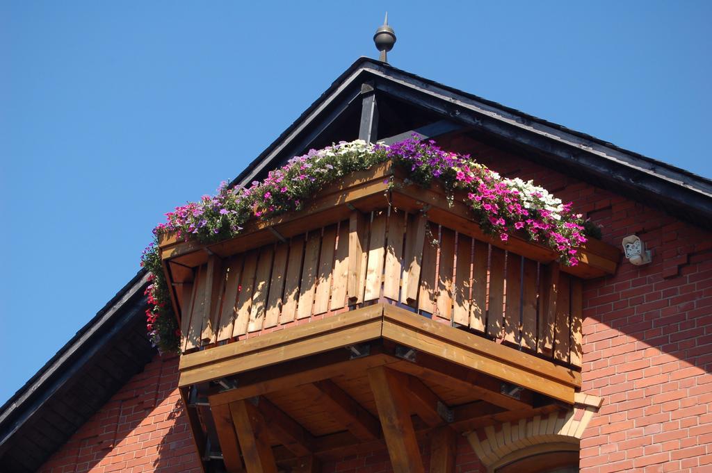 Berggasthaus & Pension Schoene Aussicht Klingenthal Exterior foto