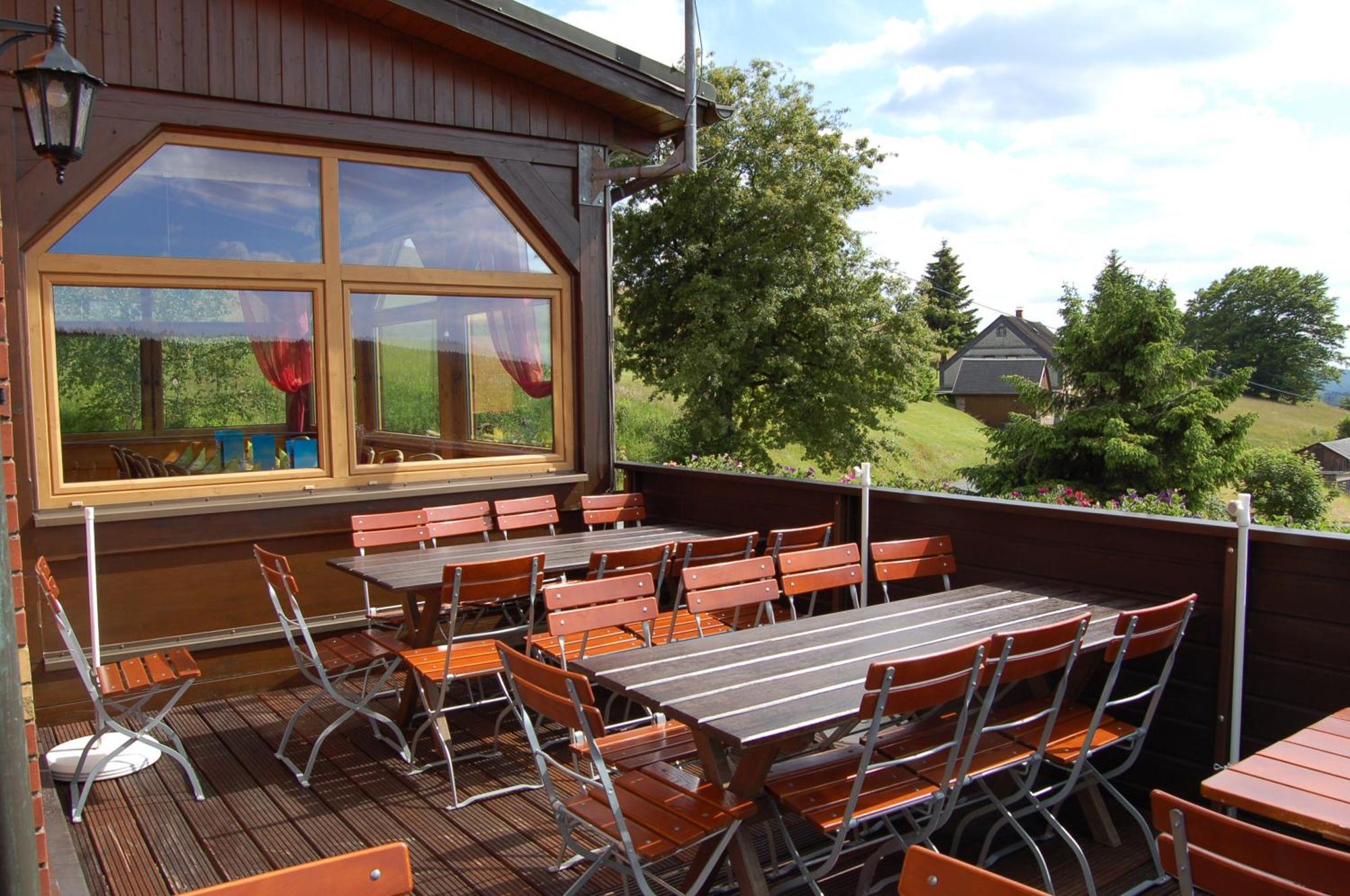 Berggasthaus & Pension Schoene Aussicht Klingenthal Exterior foto