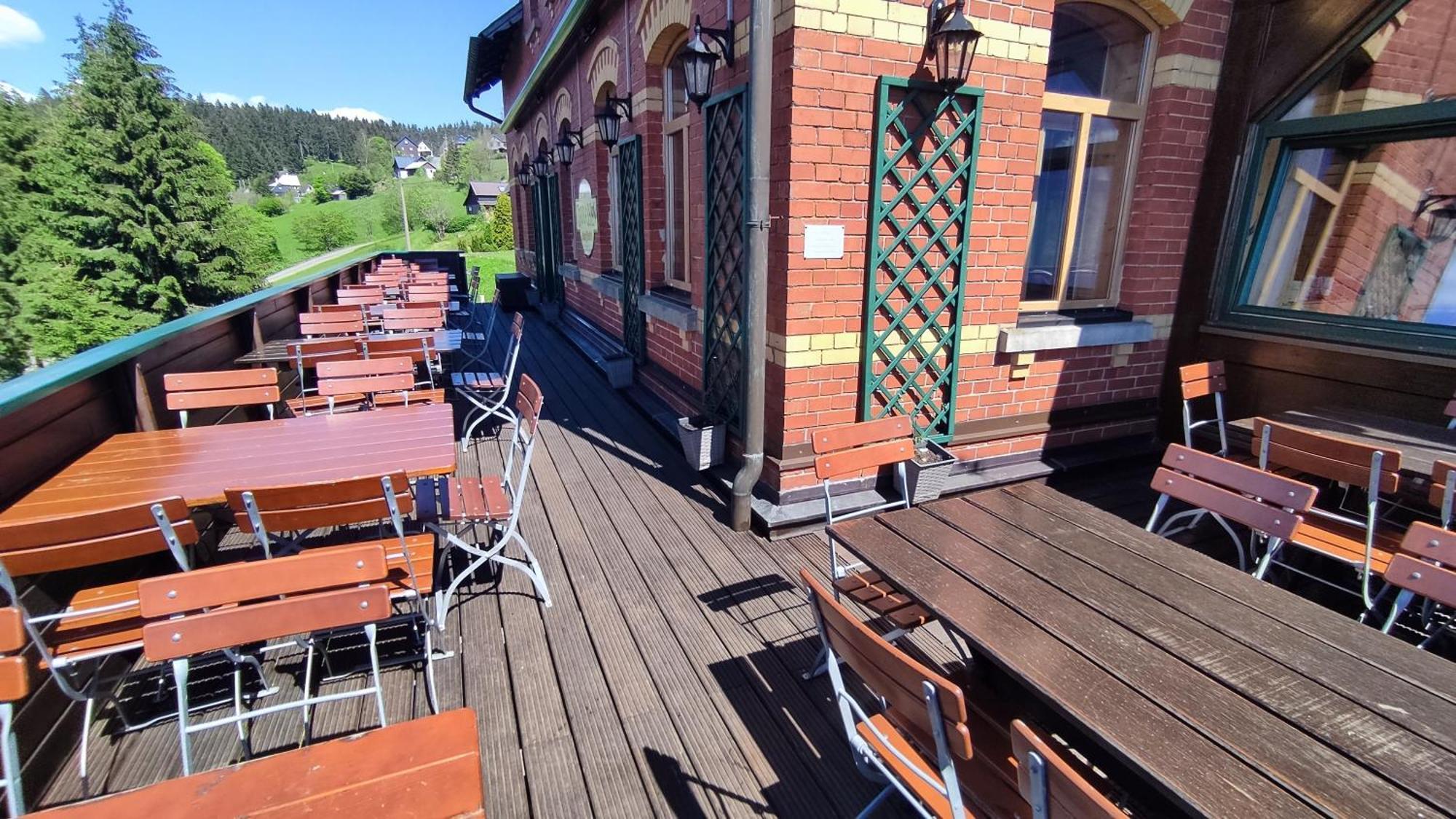 Berggasthaus & Pension Schoene Aussicht Klingenthal Exterior foto